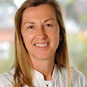 Dieses Bild zeigt ein Portrait von Frau Dr. Anke Battmann.